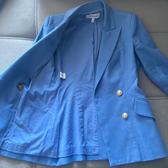 Blazer - Picture 4 of 6